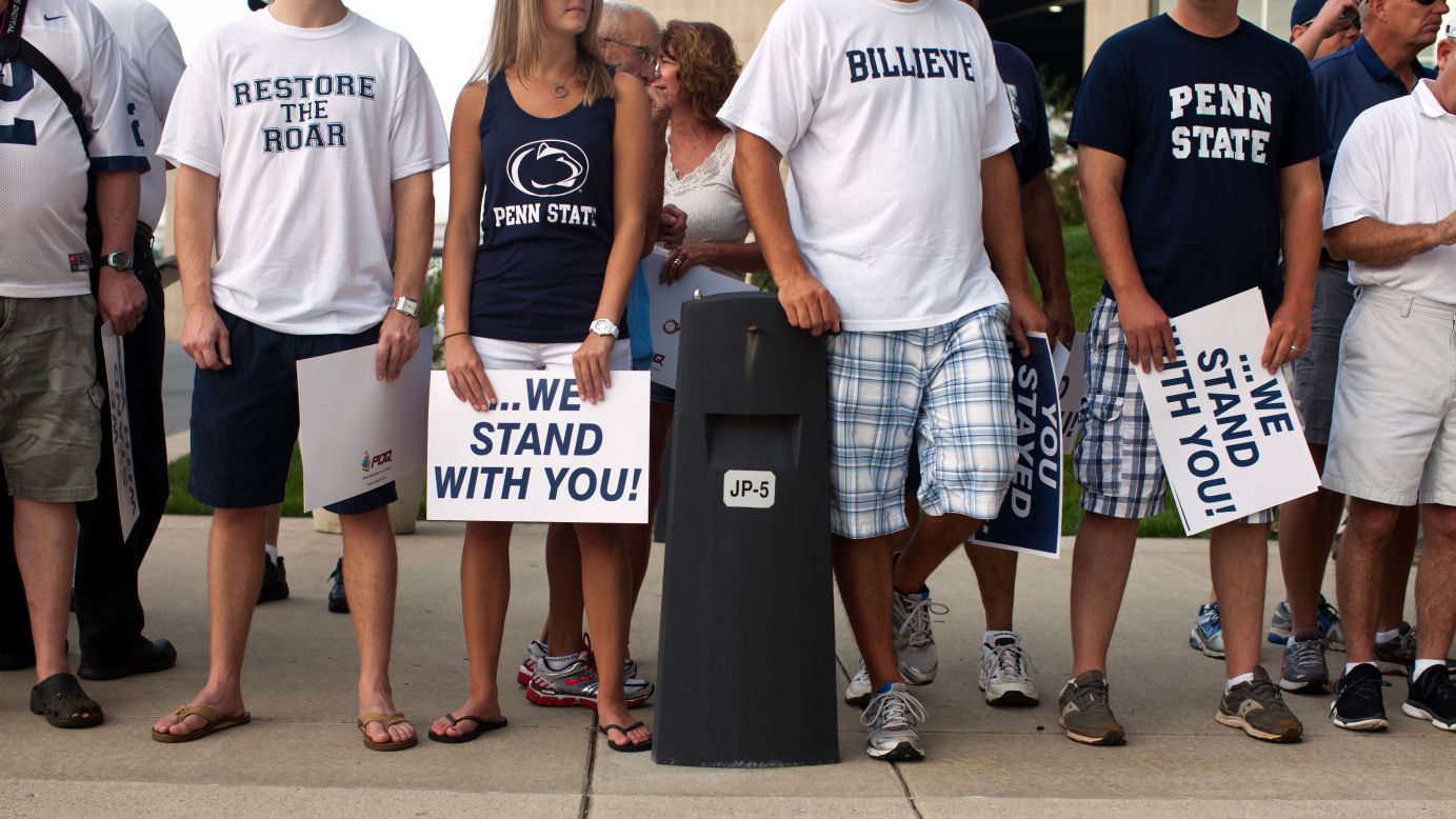 Penn State fans await the arrival of the football team.