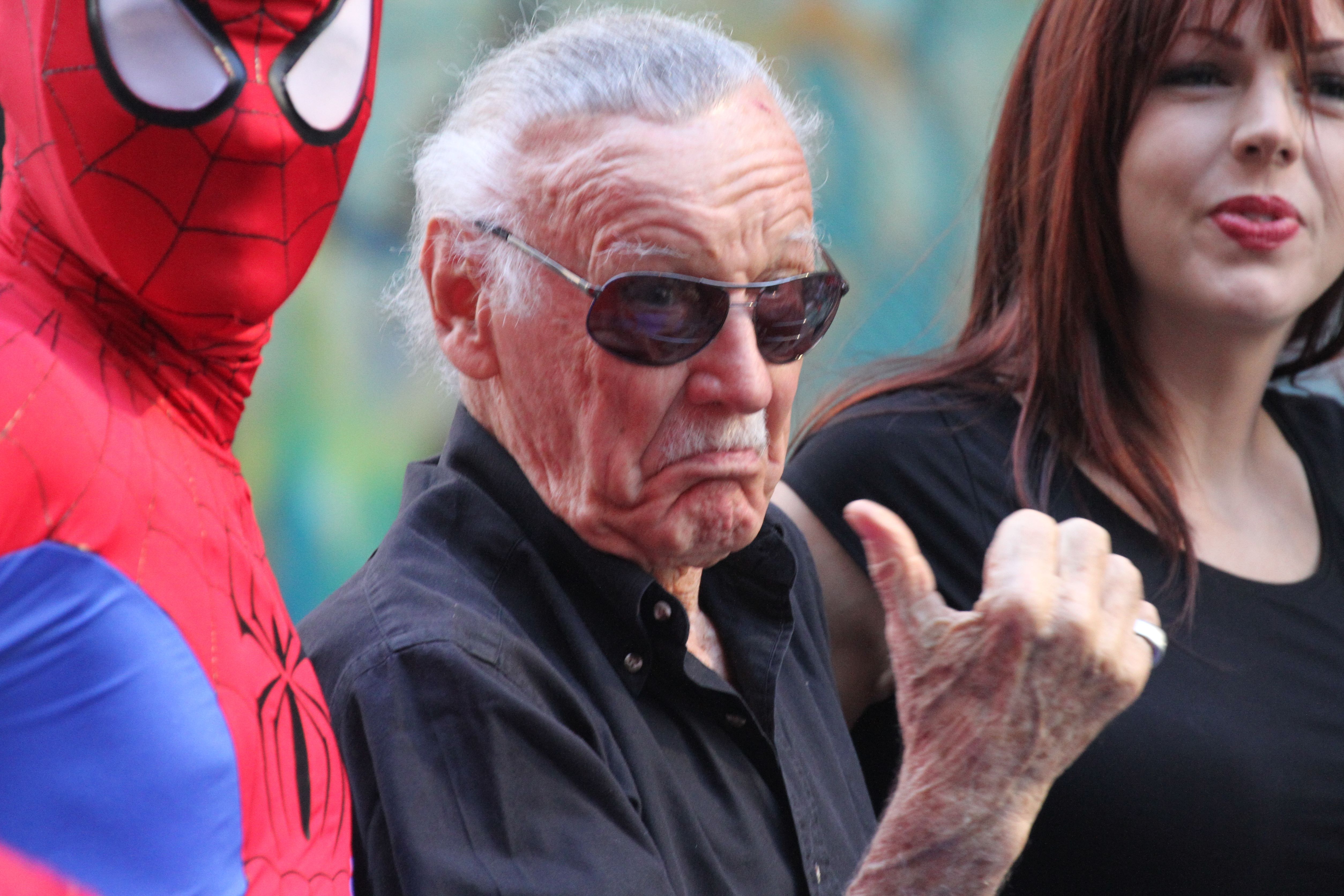 Stan Lee draws Spider-Man for a child with autism | CNN