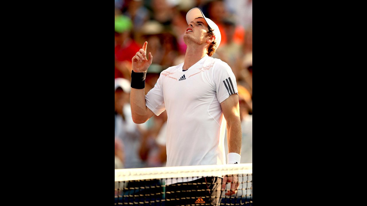 Murray reacts after defeating Lopez.