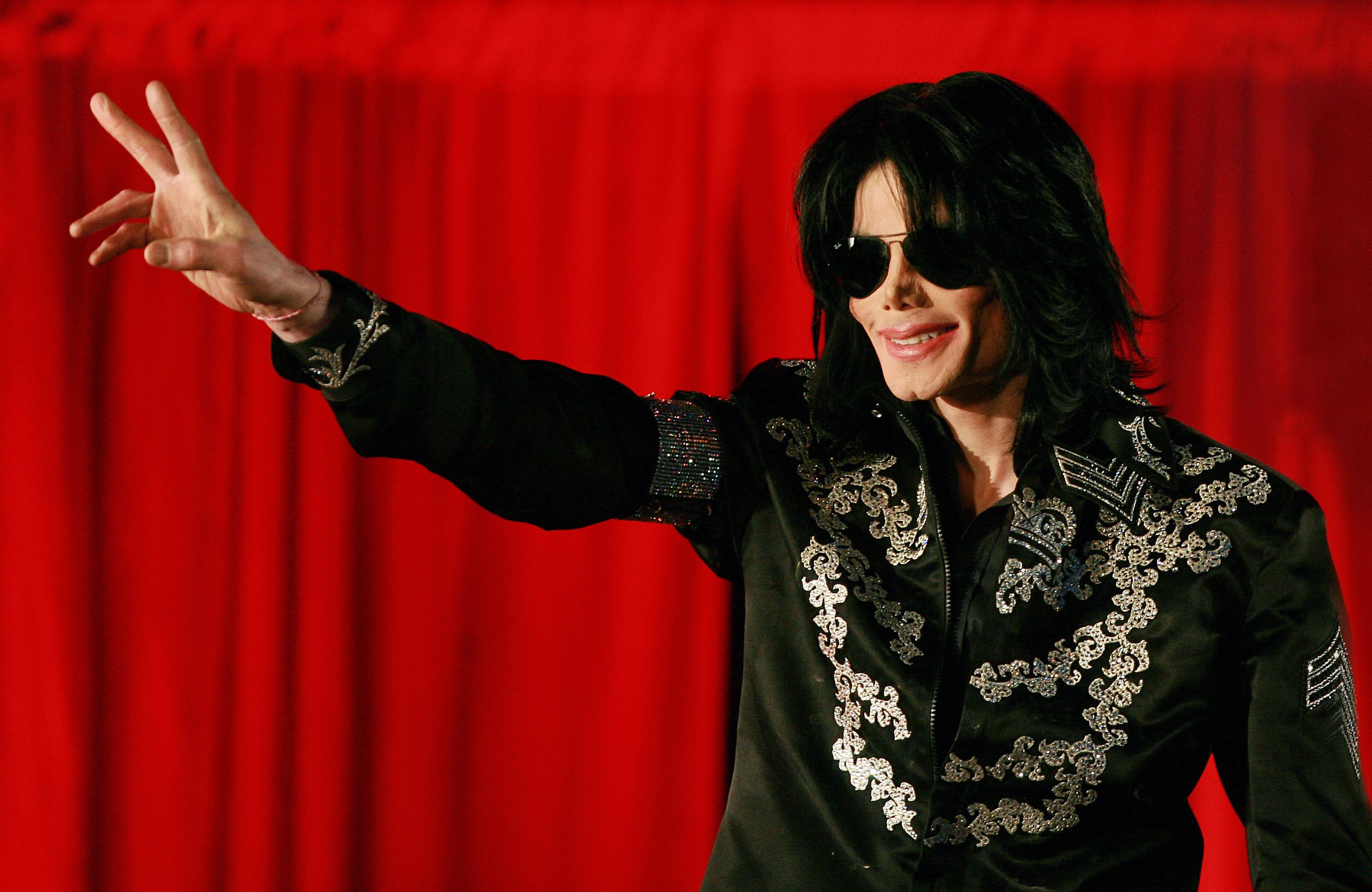 Michael Jackson 62nd Birth Anniversary: Remembering the Fashion Icon That  He Was (View Pics)