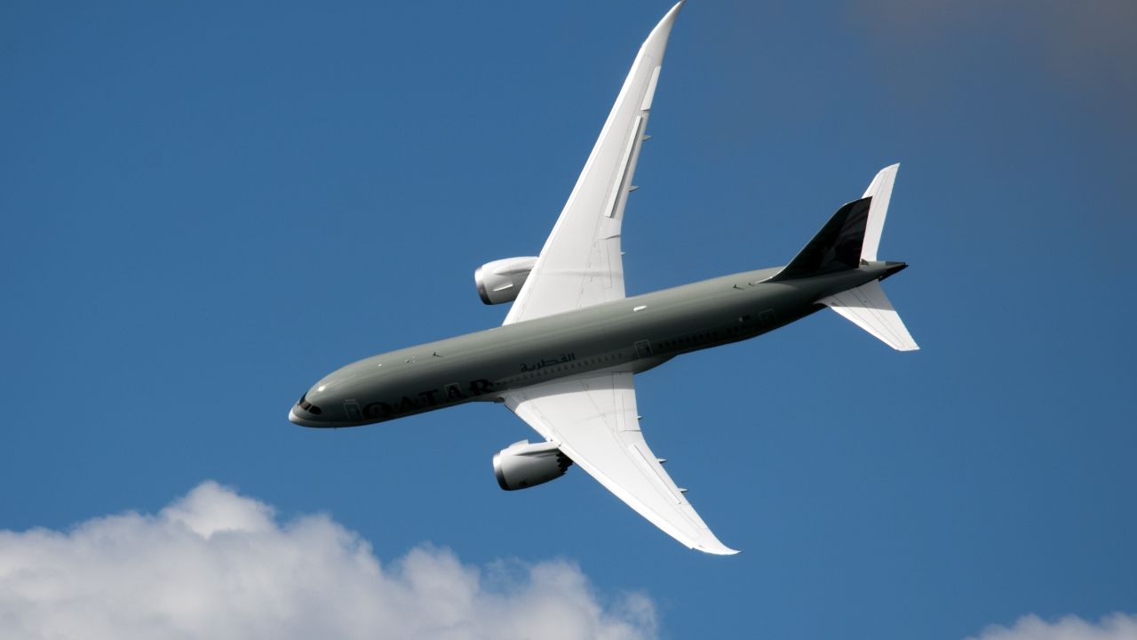 The new Boeing Dreamliner helped the manufacturer overtake Airbus in deliveries.