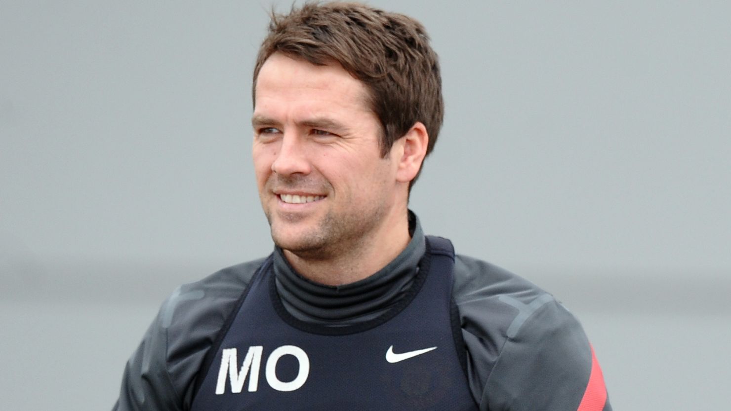 Former England striker Michael Owen is hoping to receive clearance for his planned move to Stoke City.