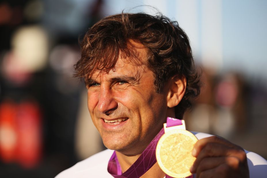Alex Zanardi proudly displays the gold medal he won at the 2012 London Paralympics in the Individual H4 Time Trial.