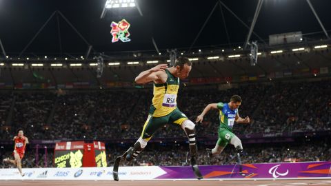 South Africa's Oscar Pistorius lunges toward the finish line ahead of Brazil's Alan Oliveira as he anchors his team to win the men's 4x100-meter relay T42-46 final and set a new world record on Thursday.