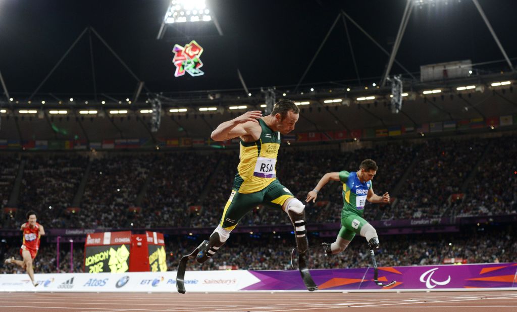 South Africa's Oscar Pistorius lunges toward the finish line ahead of Brazil's Alan Oliveira as he anchors his team to win the men's 4x100-meter relay T42-46 final and set a new world record on Thursday.