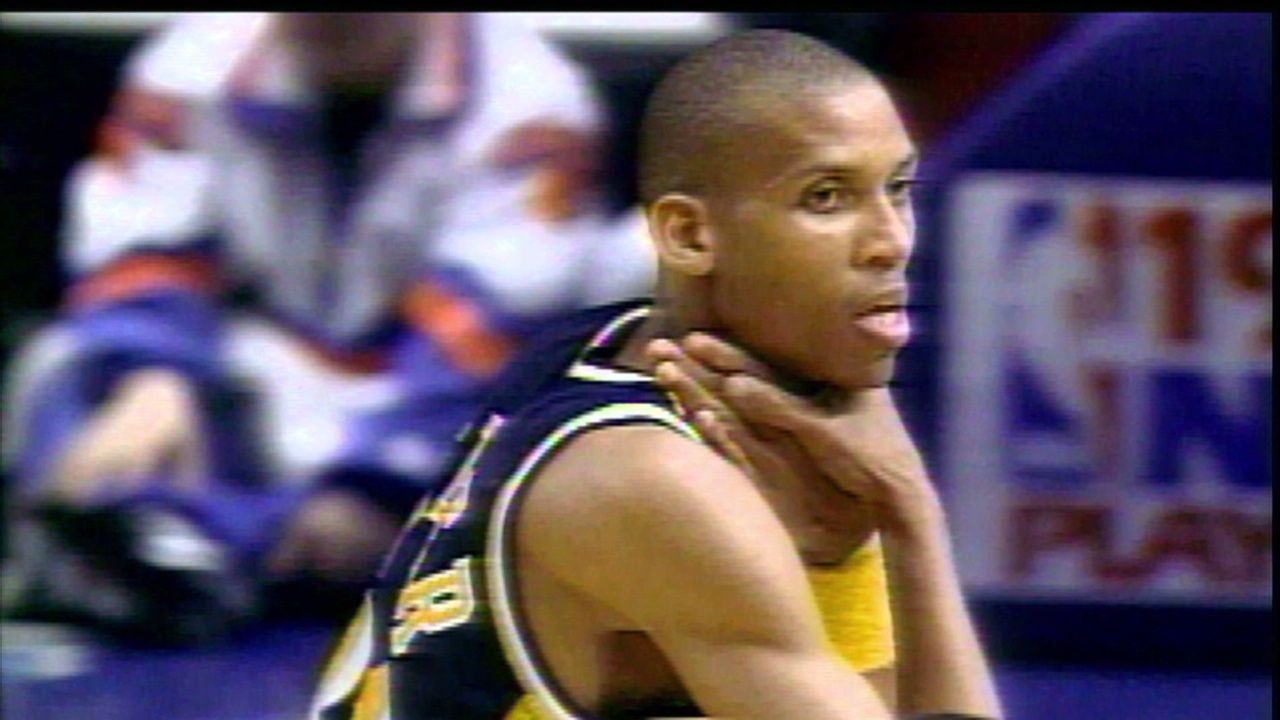 75 Reggie Miller Vs Spike Lee Photos & High Res Pictures - Getty Images