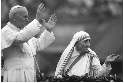 Pope John Paul II and Mother Teresa wave to well-wishers in Calcutta on February 3, 1986.