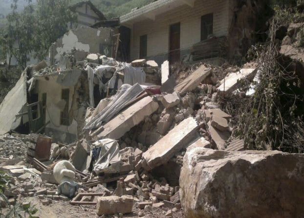 A house collapsed after two earthquakes in Zhaotong.