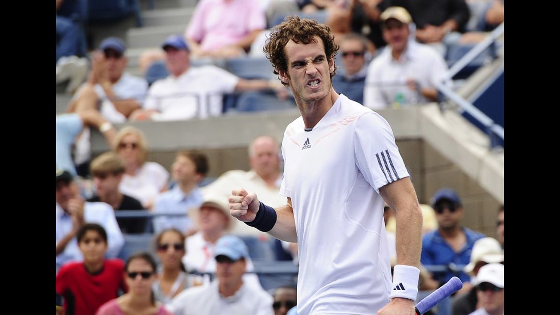  Murray celebrates after winning a point against Berdych on Saturday. 