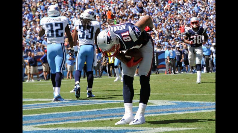 No. 81 Aaron Hernandez of the Patriots bows after catching a touchdown pass against the Titans on Sunday in Nashville.