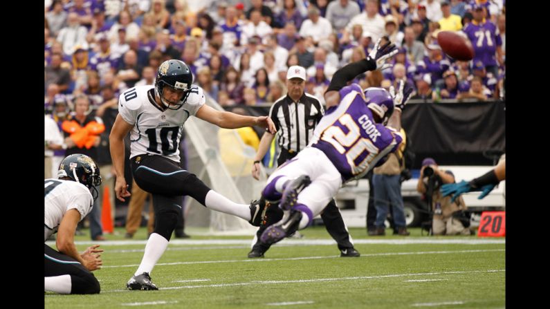 No.10 Josh Scobee of the Jaguars has his extra point blocked by No. 20 Chris Cook of the Vikings in the second quarter on Sunday.
