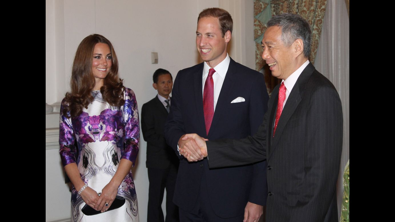 The Duke and Duchess of Cambridge meet Prime Minister Lee Hsien Loong at the Istana for a state dinner on the first day of their Diamond Jubilee tour in Singapore. <a href="http://www.cnn.com/SPECIALS/world/photography/index.html">See more of CNN's best photography</a>.