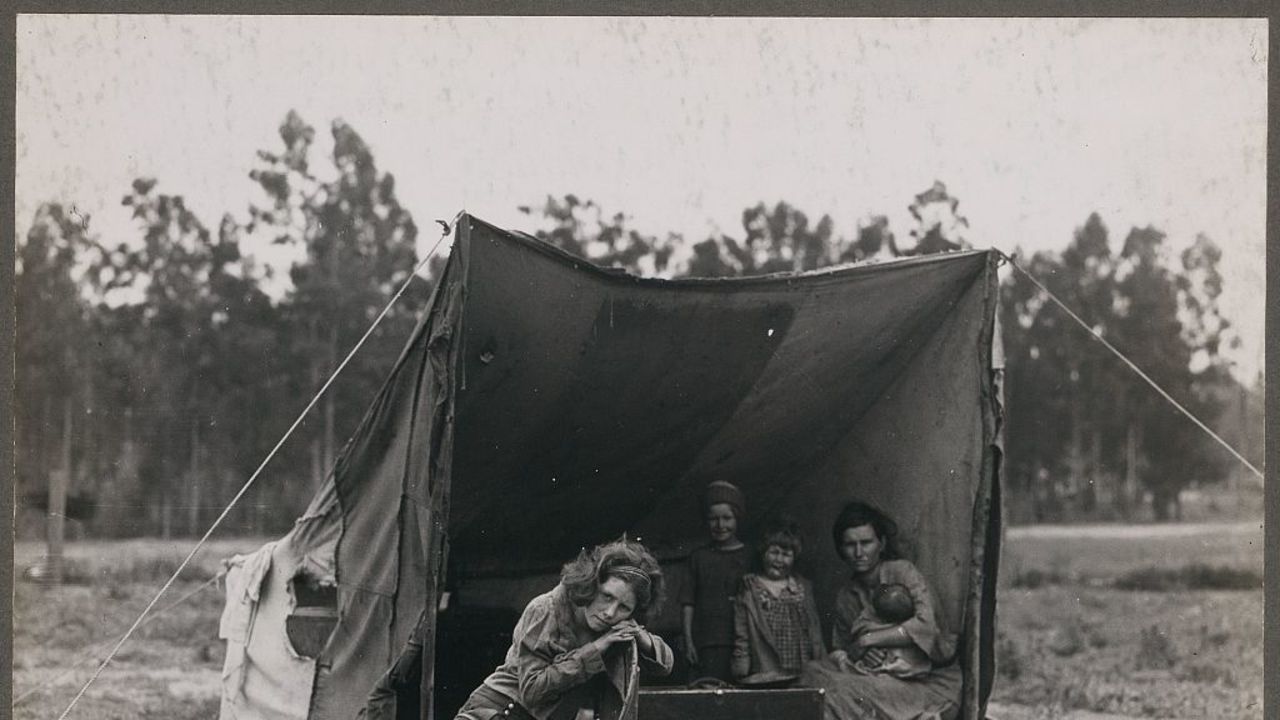 Florence Thompson, right, and her children were featured in Dorothea Lange's "Migrant Mother" photo.