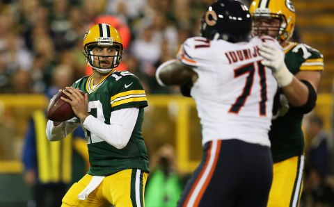 Quarterback Aaron Rodgers looks to pass against the Chicago Bears in the first quarter on Thursday.