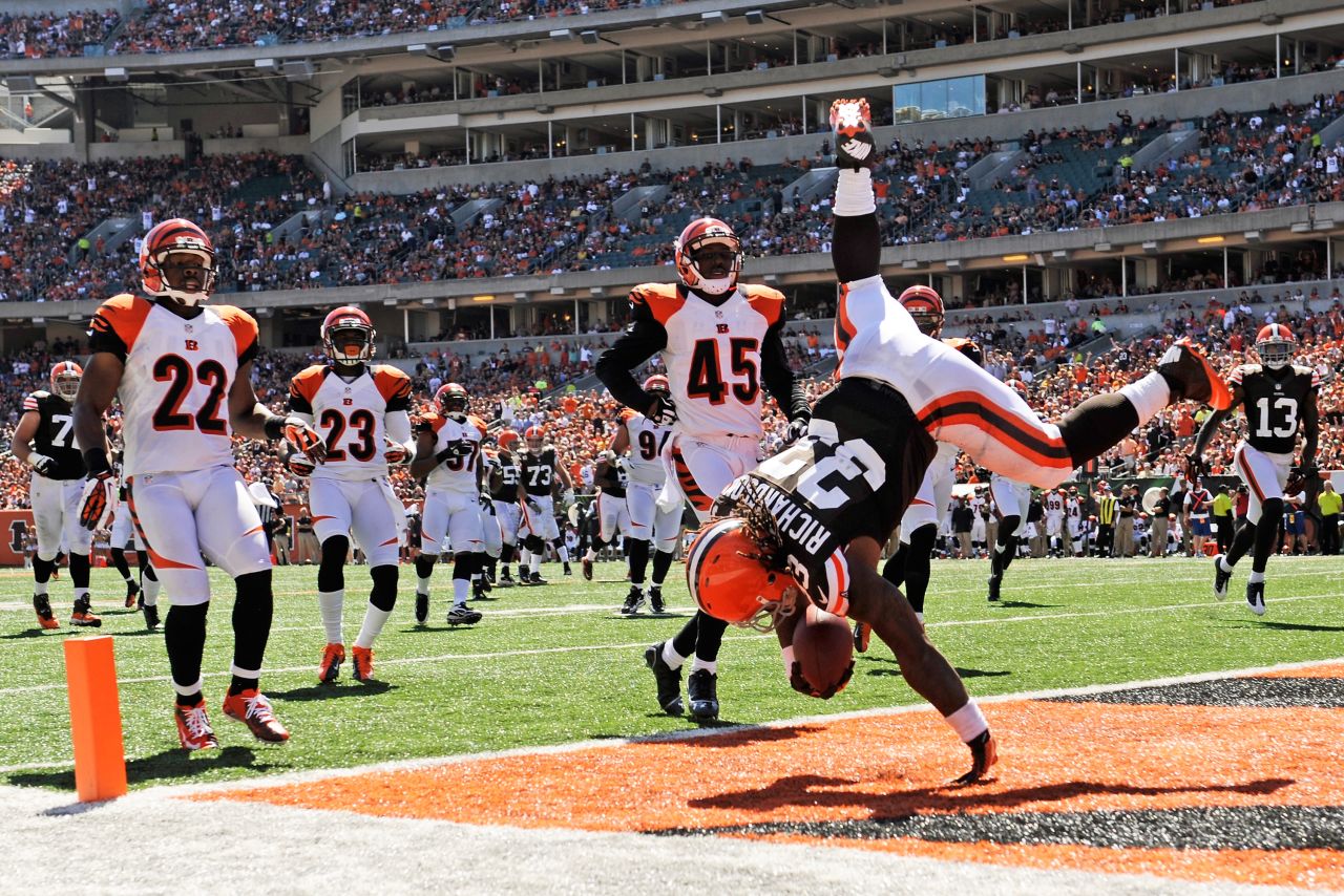 Trent Richardson of the Cleveland Browns flips into the end zone on Sunday at the end of a 32-yard touchdown run in the first half against the Cincinnati Bengals.