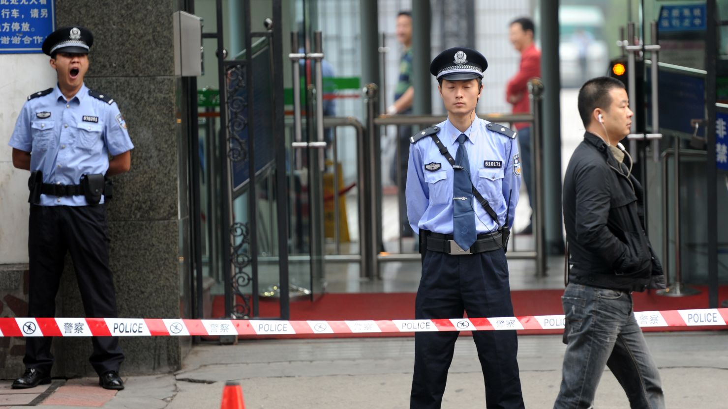Chinese policemen stand guard outside the Chengdu People's Intermediate in Sichuan province on September 18, 2012.