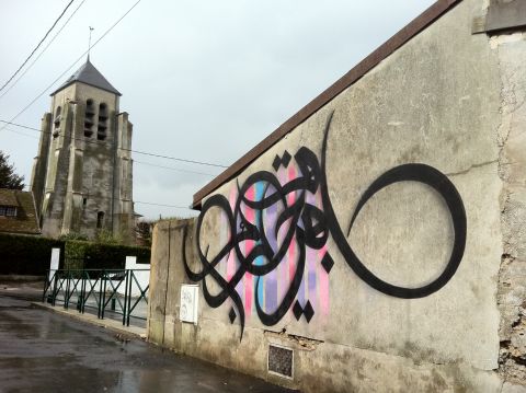 eL Seed took part in a project to paint on walls in a suburb of Paris called Montry. As he was nearing the end, the owner of the wall, who had agreed to the painting, objected because it was in Arabic. "I had forgotten the particularly violent brand of French Arabophobia normalized in mainstream culture," said eL Seed on his website. "For this man, seeing an Arab man paint in Arabic surely scared him."