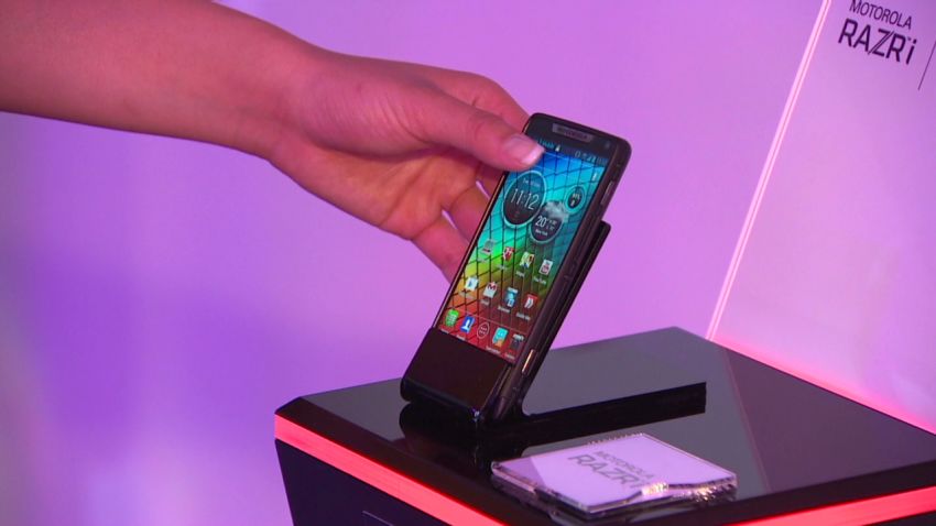qmb pkg boulden motorola phone launch_00022015