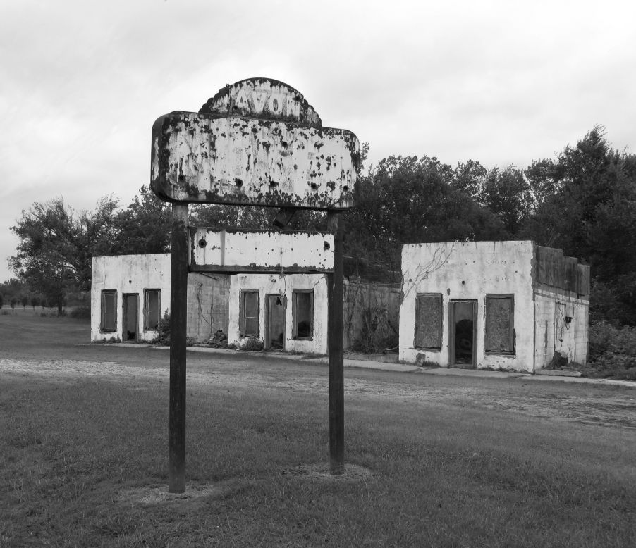 Once used by travelers making their way west or east, the Avon Motel in Afton, Oklahoma, and other now-abandoned motorcourts dot Route 66.