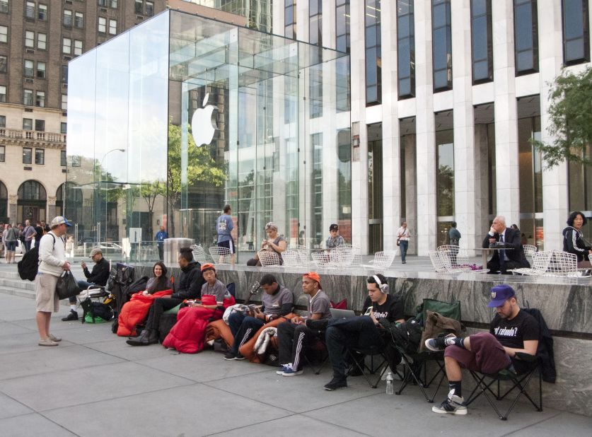 Customers line up Monday outside Apple's flagship store on 5th Avenue in New York City -- four days before the iPhone 5 goes on sale.