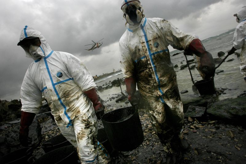 Cleaning up oil spills with magnets and nanotechnology | CNN Business