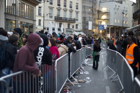Customers queue up to purchase Apple's iPhone 5 in Paris.