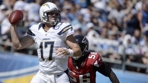 Chargers quarterback Philip Rivers sets up to throw.