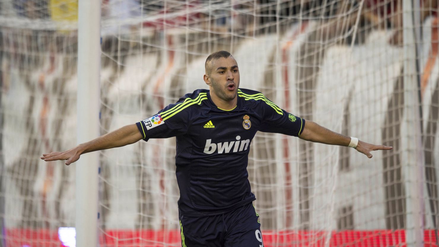Karim Benzema put Real Madrid ahead with the opening goal during its 2-0 win at Rayo Vallecano.