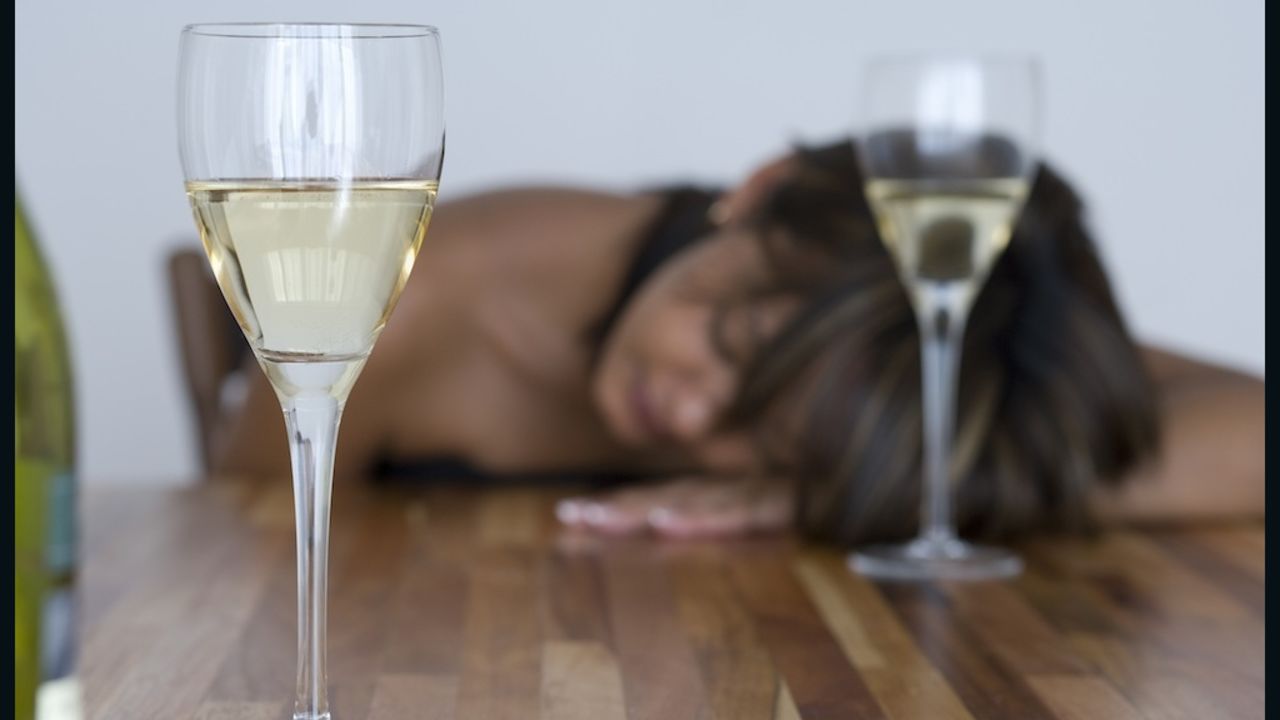 Brief counseling sessions can help curb risky or binge drinking, a new study shows.