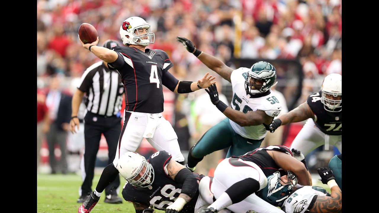Kevin Kolb of the Cardinals throws a 37-yard touchdown during the second quarter against the Eagles.