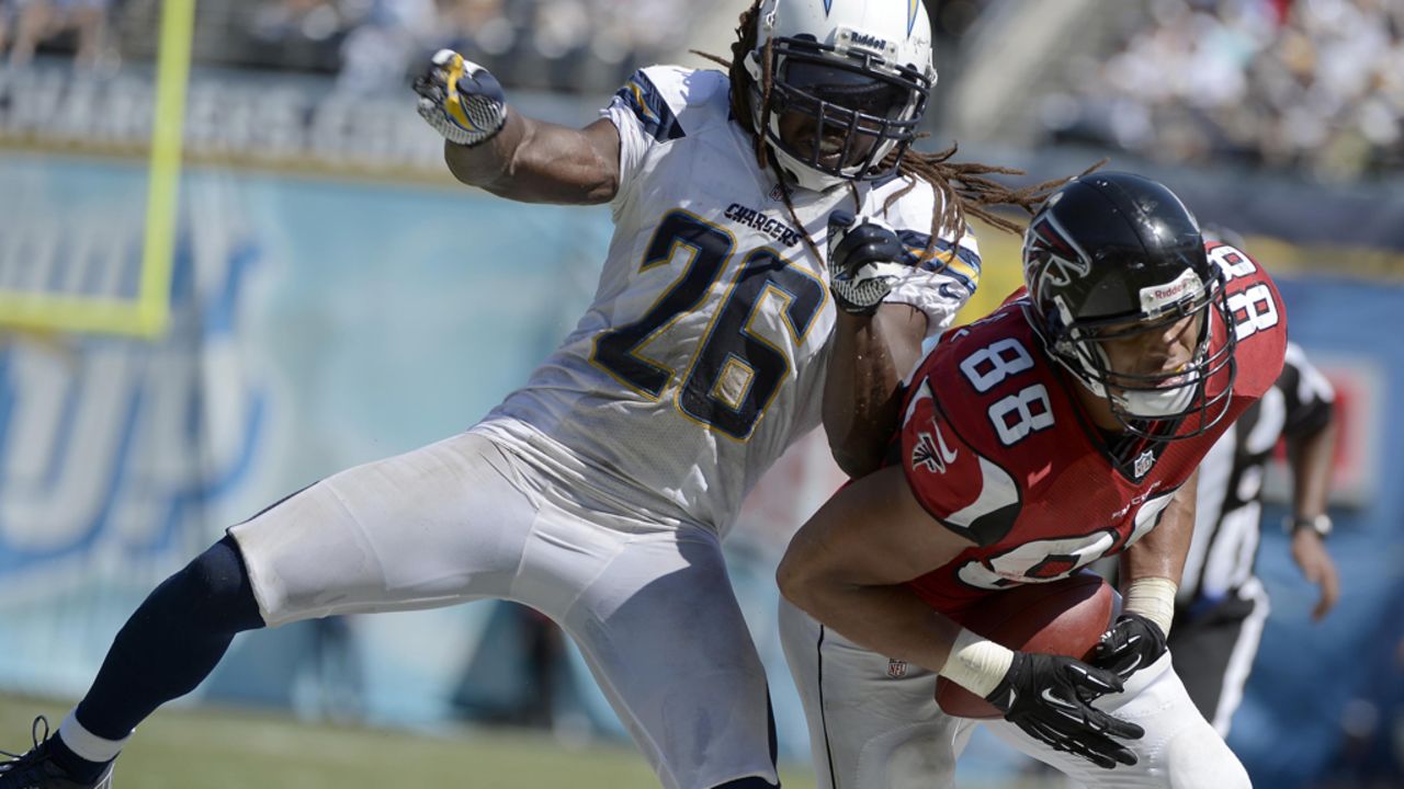 Tony Gonzalez of the Atlanta Falcons catches the ball as Charles Mitchell of the San Diego Chargers defends on Sunday.