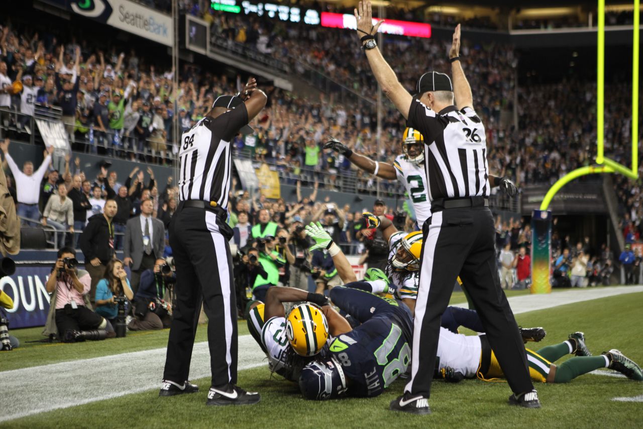 Officials in the end zone give different signals on the final play of the Green Bay-Seattle game on Monday night. The Seahawks beat the Packers 14-12 on a controversial call in the end zone on the final play at CenturyLink Field in Seattle. Check out the action from Week 3 of the 2012 National Football League season. <a href="http://www.cnn.com/2012/09/13/football/gallery/nfl-week-2/index.html">Look back at the best of Week 2 </a>and <a href="http://www.cnn.com/SPECIALS/world/photography/index.html">see more of CNN's best photography</a>.