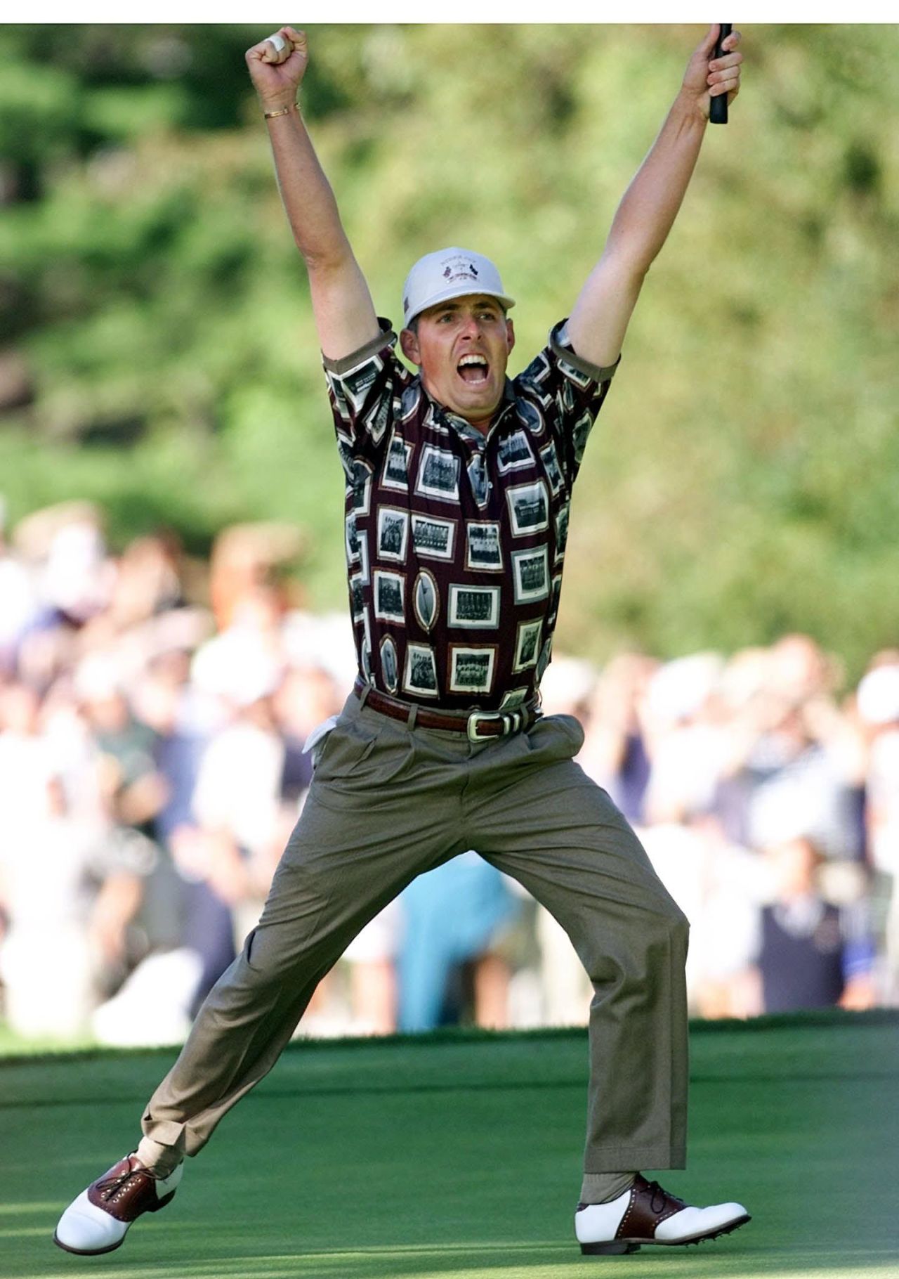 The 1999 Ryder Cup is regarded as one of the finest in the tournament's history. Justin Leonard holed a putt on the 17th, prompting an invasion from the U.S. team. Leonard's putt meant Olazabal had to find the cup to keep European hopes alive, but the Spaniard failed and the U.S. won 14 1/2 - 13 1/2.