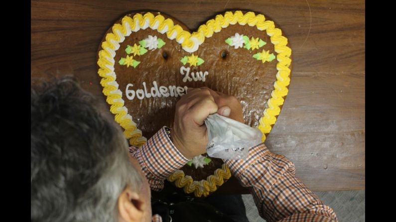 Michael Schifferl decorates a gingerbread cookie at his stand on Tuesday, September 25.
