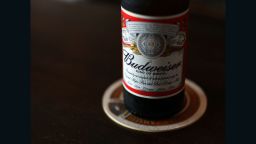 No. 3 Budweiser: "la Reina de las Cervezas" vendió 38,7 millones de barriles el año pasado.