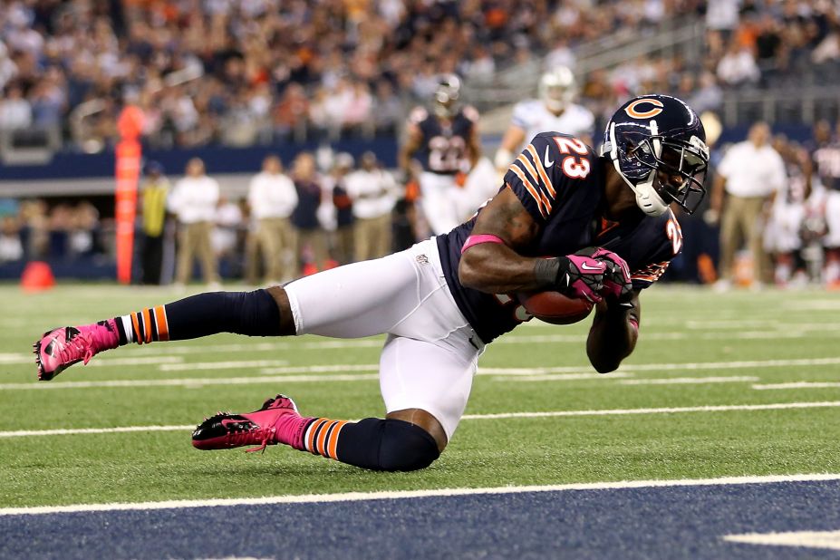 Devin Hester of the Chicago Bears catches a 34-yard touchdown pass on Monday.