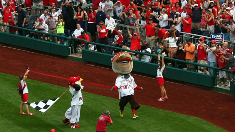 Også Person med ansvar for sportsspil Bestil Teddy the foam-headed president finally wins Nationals' mascot race | CNN