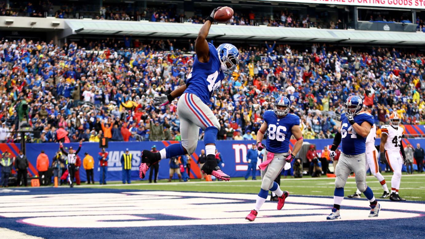 Ahmad Bradshaw of the Giants celebrates a touchdown against the Browns.