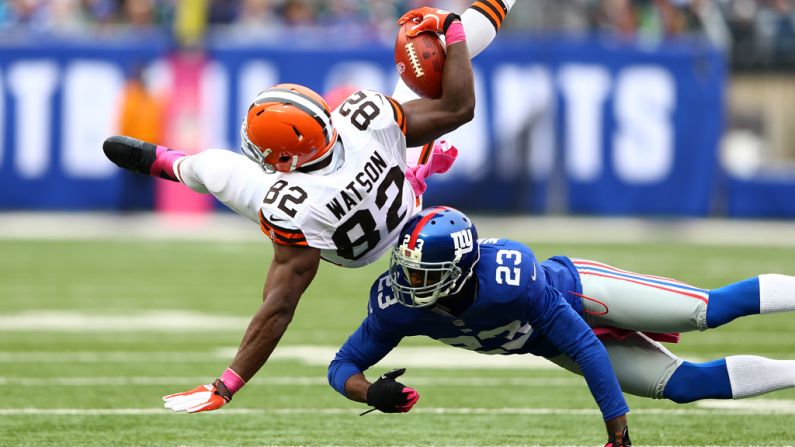 Corey Webster of the New York Giants tackles Benjamin Watson of the Cleveland Browns on Sunday.