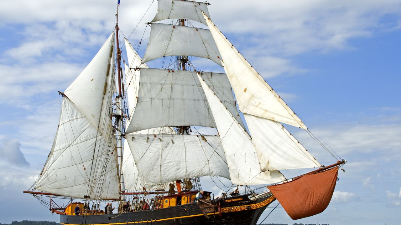 Cargo ship Tres Hombres.