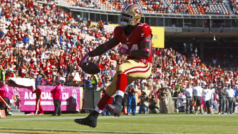 Anthony Dixon of the 49ers scores a touchdown Sunday.
