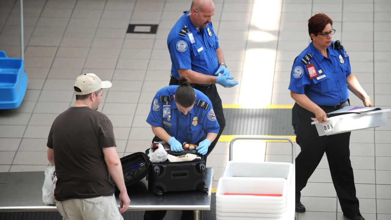An investigation found bags that were never checked went through Honolulu International Airport with inspection notices. 