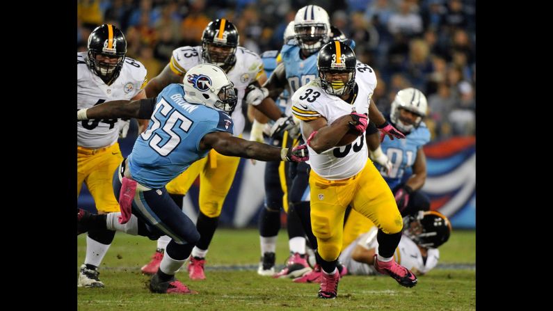 Isaac Redman, No. 33 of the Pittsburgh Steelers, evades a tackle by Zach Brown, No. 55 of the Tennessee Titans, on Thursday. 
