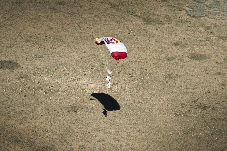 Baumgartner safely lands in southeastern New Mexico on Sunday.
