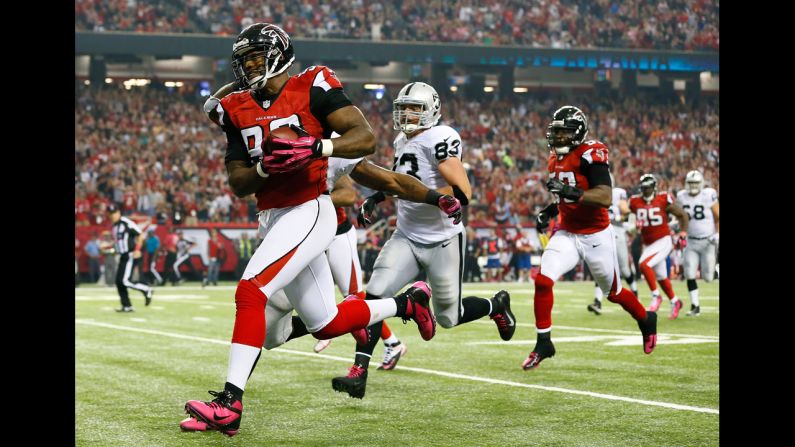 Ray Edwards of the Atlanta Falcons returns a fumble by the Oakland Raiders on Sunday.