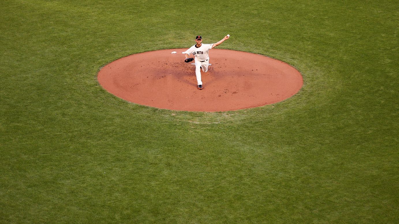 Giants pitcher Madison Bumgarner throws the ball during Sunday's game against the Cardinals.