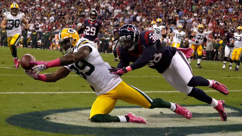 James Jones of the Packers catches a pass for a touchdown in the first quarter against Texans defender Danieal Manning.