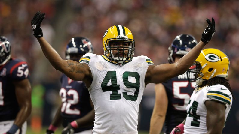 Rob Francois of the Packers gestures after a play in the first quarter.
