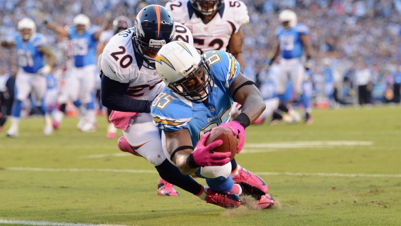 Antonio Gates of the San Diego Chargers dives into the end zone for a touchdown.