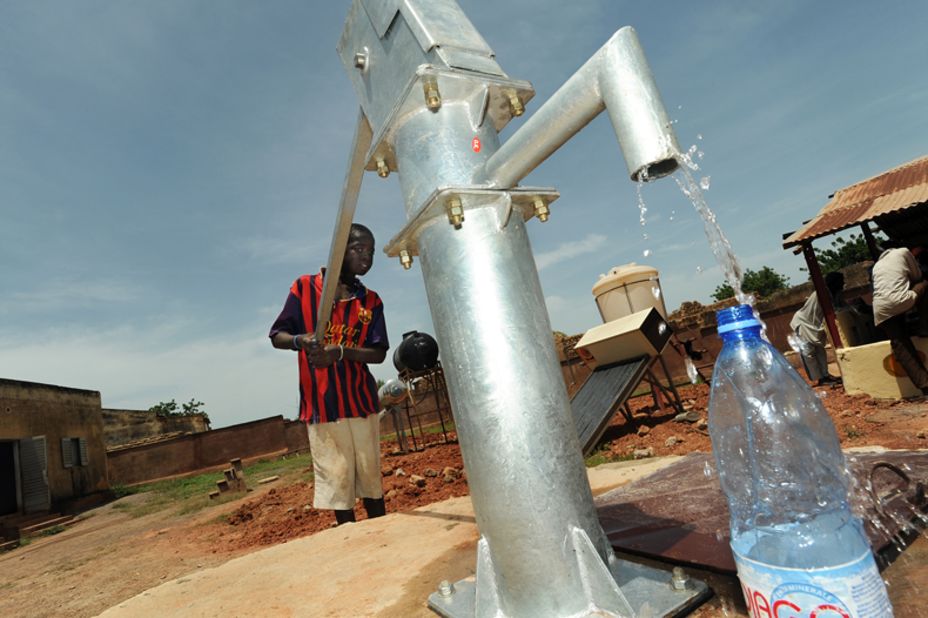 Water-borne diseases such as diarrhea are among the biggest killers of malnourished and vulnerable children. The IRC is repairing and rehabilitating water, sanitation, and waste management systems at six Malian health centers that serve thousands of people weekly.